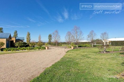 Property photo of 6 Hovea Place Springvale NSW 2650