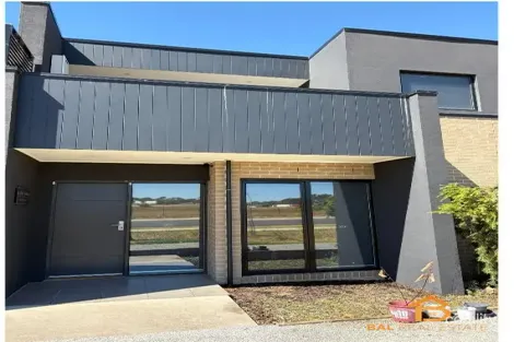 2/1117 Leakes Rd, Tarneit, VIC 3029