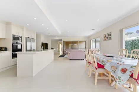 Property photo of 25 Flash Dan Drive Cranbourne East VIC 3977
