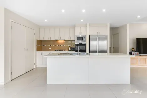 Property photo of 25 Flash Dan Drive Cranbourne East VIC 3977