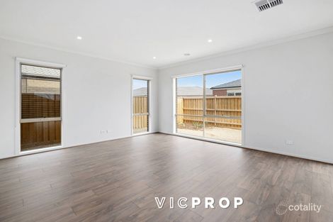 Property photo of 28 Ferntree Drive Werribee VIC 3030