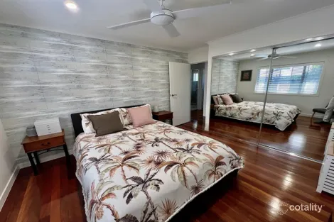 Property photo of 38 Bruce Avenue Paradise Point QLD 4216