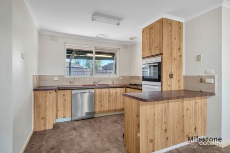 Property photo of 1 Hume Court Cranbourne North VIC 3977