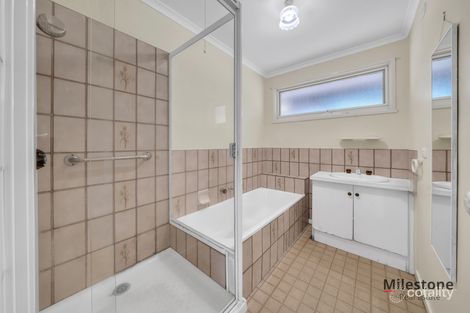 Property photo of 1 Hume Court Cranbourne North VIC 3977