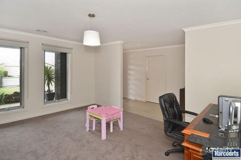 Property photo of 19 Yeoman Crescent Leopold VIC 3224