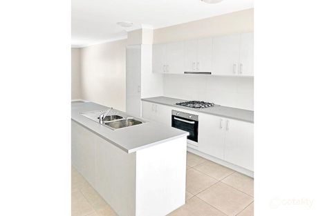 Property photo of 7 Axel Walk Cranbourne North VIC 3977