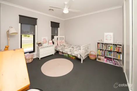 Property photo of 2 Hakea Street Swan Hill VIC 3585