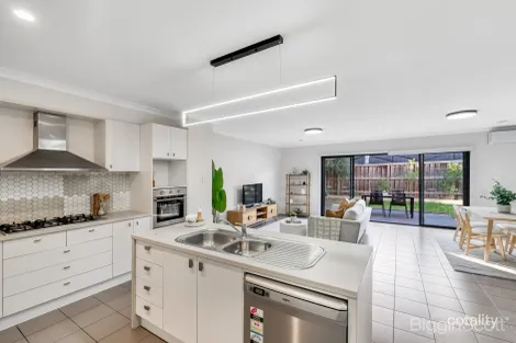 Property photo of 26 Grevillea Circuit Maidstone VIC 3012