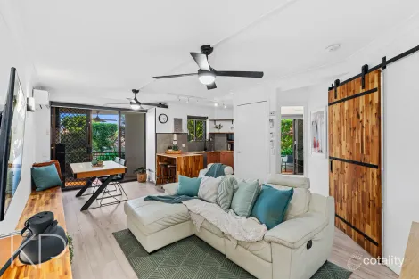 Property photo of 2/5 Fourth Avenue Burleigh Heads QLD 4220