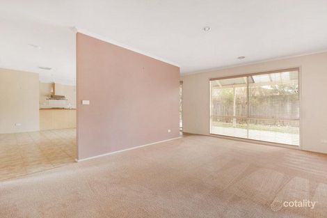 Property photo of 28 Grand Arch Way Berwick VIC 3806