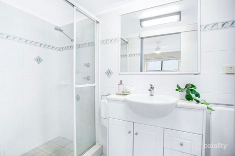 Property photo of 4/66 Surf Parade Broadbeach QLD 4218