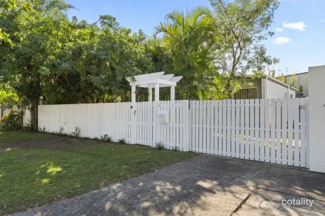 Property photo of 11 Albicore Street Mermaid Waters QLD 4218