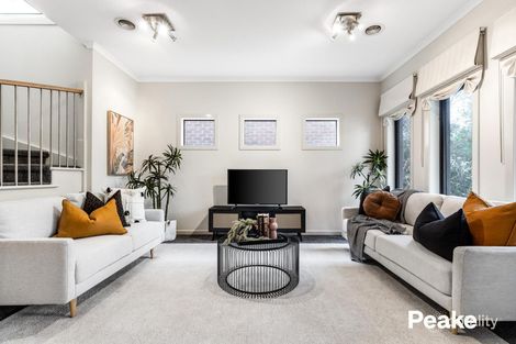 Property photo of 6 Cresta Court Berwick VIC 3806