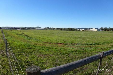 Property photo of 4 Roding Court Deepdale WA 6532