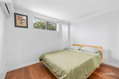 Property photo of 215 Nicklin Way Warana QLD 4575