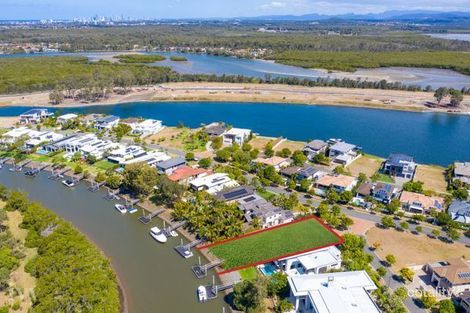 Property photo of 16 Edgewater Place Helensvale QLD 4212