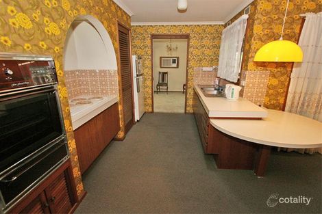 Property photo of 22 Banks Avenue Kooringal NSW 2650