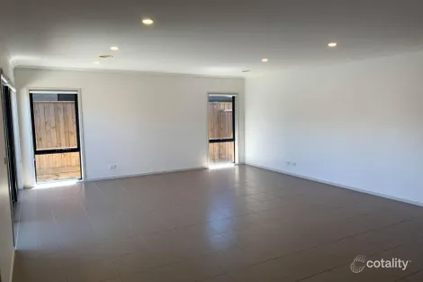 Property photo of 527 Mandalay Circuit Beveridge VIC 3753