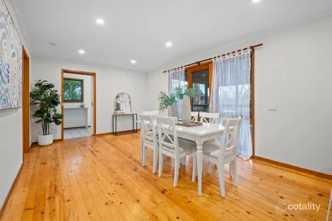 Property photo of 3 Old Gembrook Road Cockatoo VIC 3781