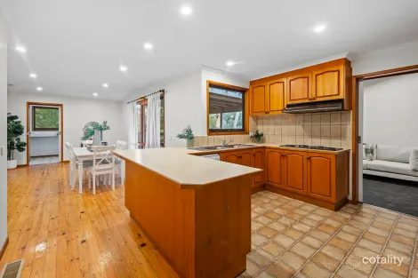 Property photo of 3 Old Gembrook Road Cockatoo VIC 3781