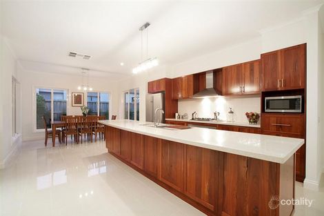 Property photo of 11 Ros Way Berwick VIC 3806