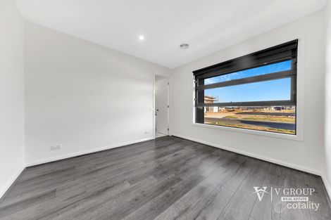 Property photo of 5 Beaconsfield Drive Mickleham VIC 3064