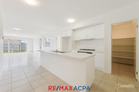 Property photo of 11 Ostend Crescent Point Cook VIC 3030