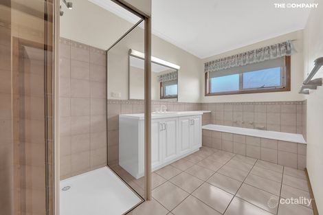 Property photo of 5 Hakea Court Drouin VIC 3818