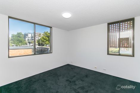 Property photo of 2/104 Clarence Road Indooroopilly QLD 4068
