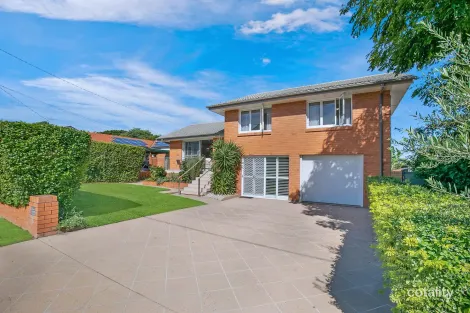 Property photo of 33 Hibiscus Avenue Redcliffe QLD 4020