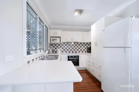 Property photo of 33 Hibiscus Avenue Redcliffe QLD 4020