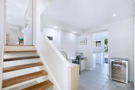 Property photo of 33 Hibiscus Avenue Redcliffe QLD 4020