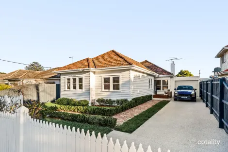 11 HEATHER AVE, PASCOE VALE, VIC 3044