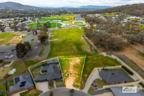 Property photo of 33 Harry Crescent Hamilton Valley NSW 2641