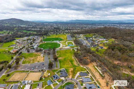 Property photo of 33 Harry Crescent Hamilton Valley NSW 2641