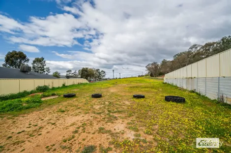 Property photo of 33 Harry Crescent Hamilton Valley NSW 2641