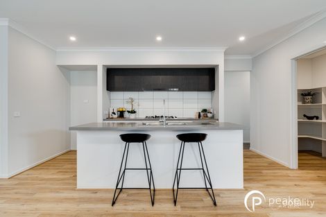 8 Lexington Pde, Berwick, VIC 3806