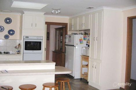 Property photo of 20 Quirk Court Endeavour Hills VIC 3802