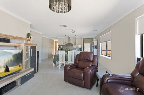 Property photo of 17 Keewong Drive Strathfieldsaye VIC 3551