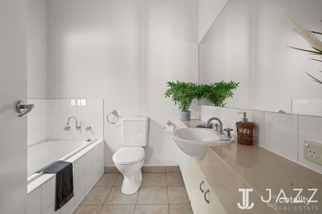 Property photo of 21/7 Mickleton Grove Point Cook VIC 3030