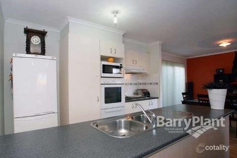 Property photo of 3 Mallee Circuit Pakenham VIC 3810