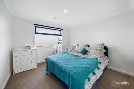 Property photo of 2/22 Dearing Avenue Cranbourne VIC 3977