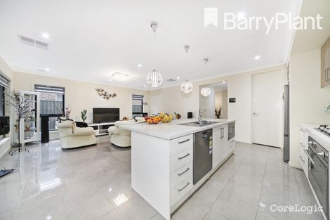 Property photo of 5 Clarence Place Cranbourne East VIC 3977