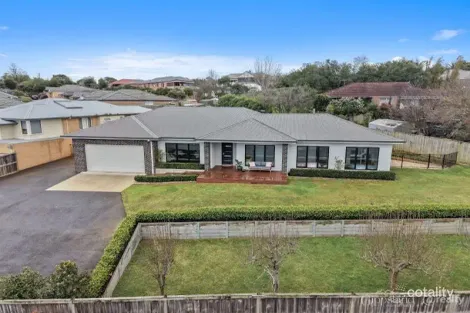 11 Monica Dr, Drouin, VIC 3818