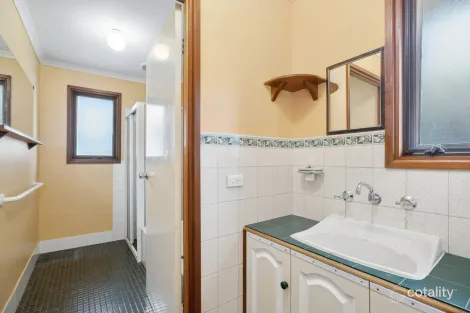 Property photo of 32 Harold Lea Way Hackham SA 5163