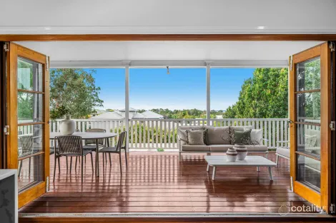 Property photo of 539 Tingal Road Wynnum QLD 4178