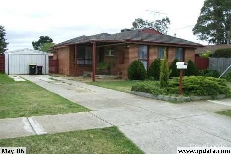 Property photo of 18 Blackwood Drive Melton South VIC 3338