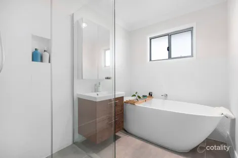 Property photo of 7 Suzanne Street Wynnum West QLD 4178