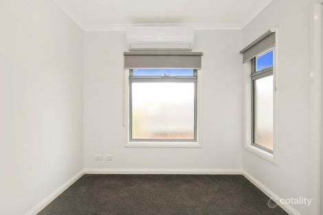 Property photo of 2/28 Pulford Crescent Mill Park VIC 3082