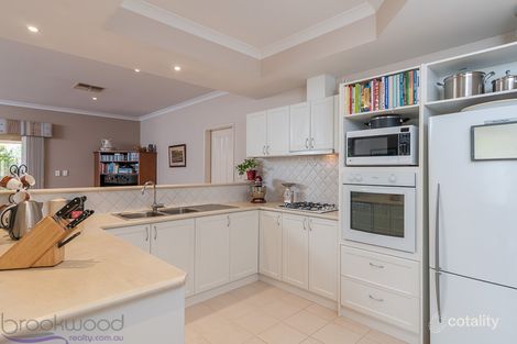 Property photo of 7 Aquaviva Circle Viveash WA 6056